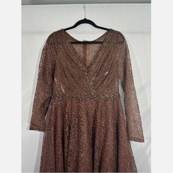 NWT $798 Mac Duggal [‎ 8 ] Embellished Long Sleeve V Neck Gown in Chocolate - Picture 4 of 16